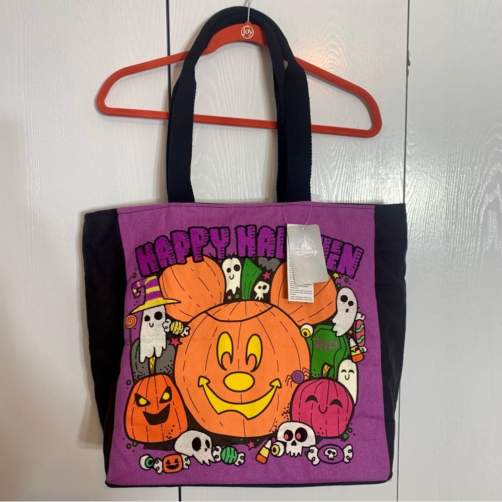 NWT. Disney Parks Mickey Pumpkin Happy Halloween Tote bag.